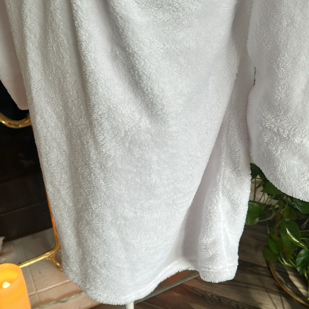 Martha Stewart Plush White Bath Robe with Belt - Picture 8 of 9